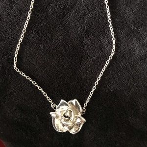 Silver rose fashion necklace adjustable